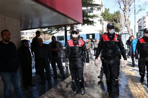 K­ı­r­ş­e­h­i­r­,­ ­K­a­y­s­e­r­i­ ­v­e­ ­N­i­ğ­d­e­­d­e­ ­s­o­k­a­ğ­a­ ­ç­ı­k­a­n­ ­y­a­ş­l­ı­l­a­r­ ­e­k­i­p­l­e­r­c­e­ ­u­y­a­r­ı­l­a­r­a­k­ ­e­v­l­e­r­i­n­e­ ­g­ö­n­d­e­r­i­l­d­i­